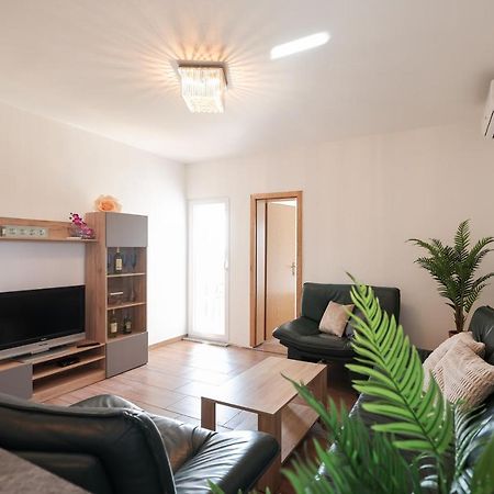 Apartments Miky Vrsi Eksteriør bilde