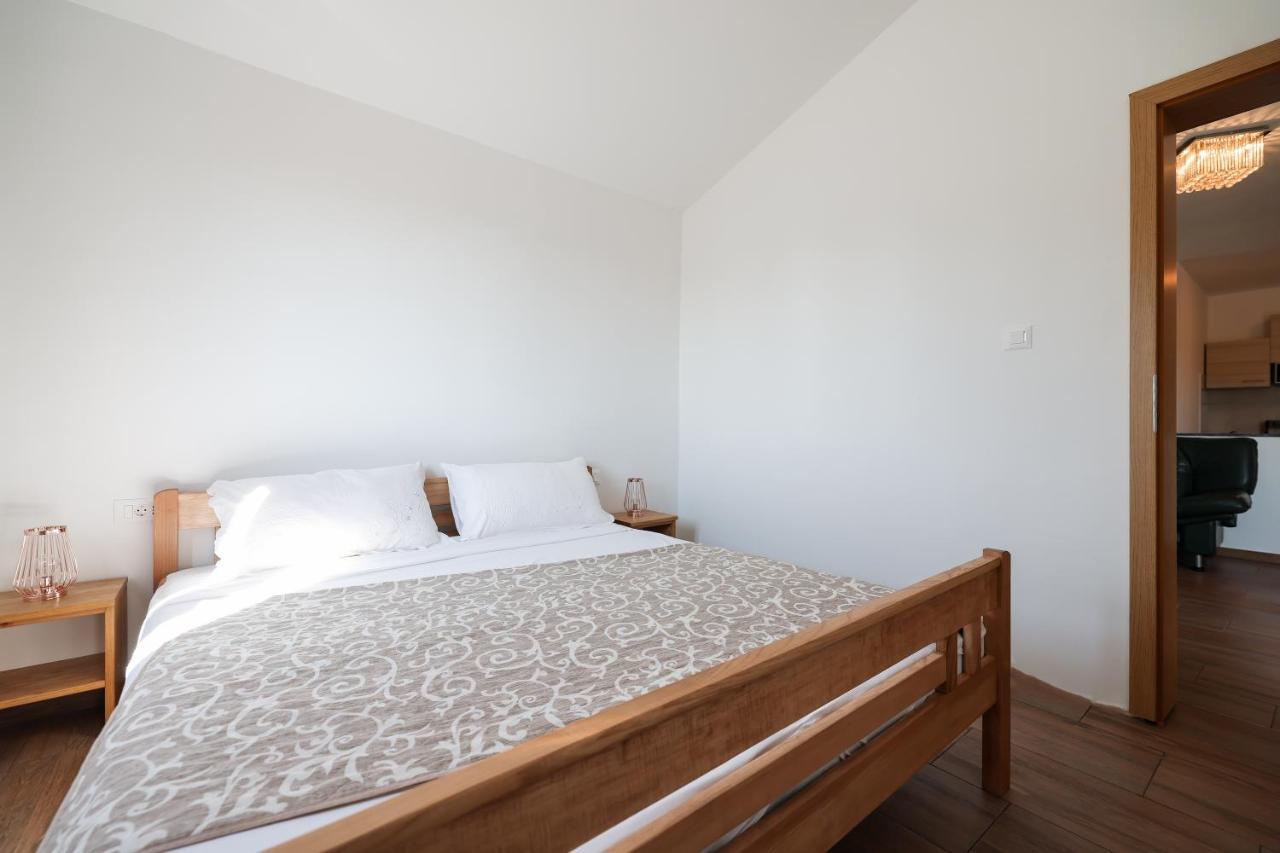Apartments Miky Vrsi Eksteriør bilde