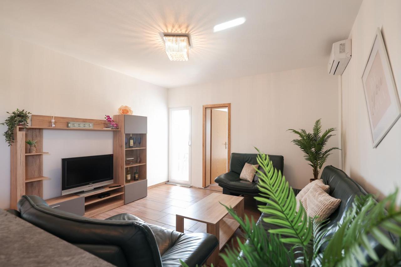 Apartments Miky Vrsi Eksteriør bilde