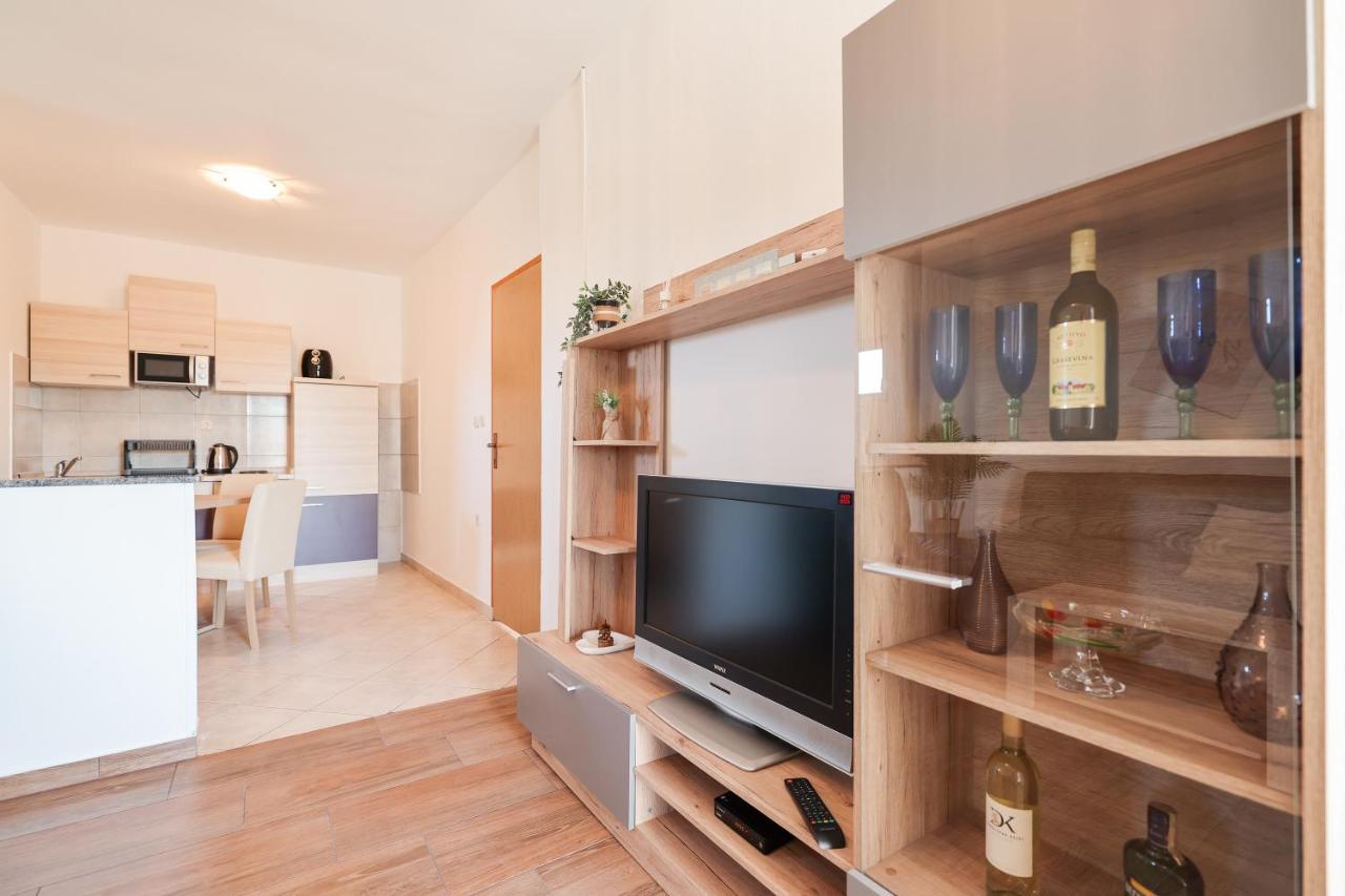 Apartments Miky Vrsi Eksteriør bilde