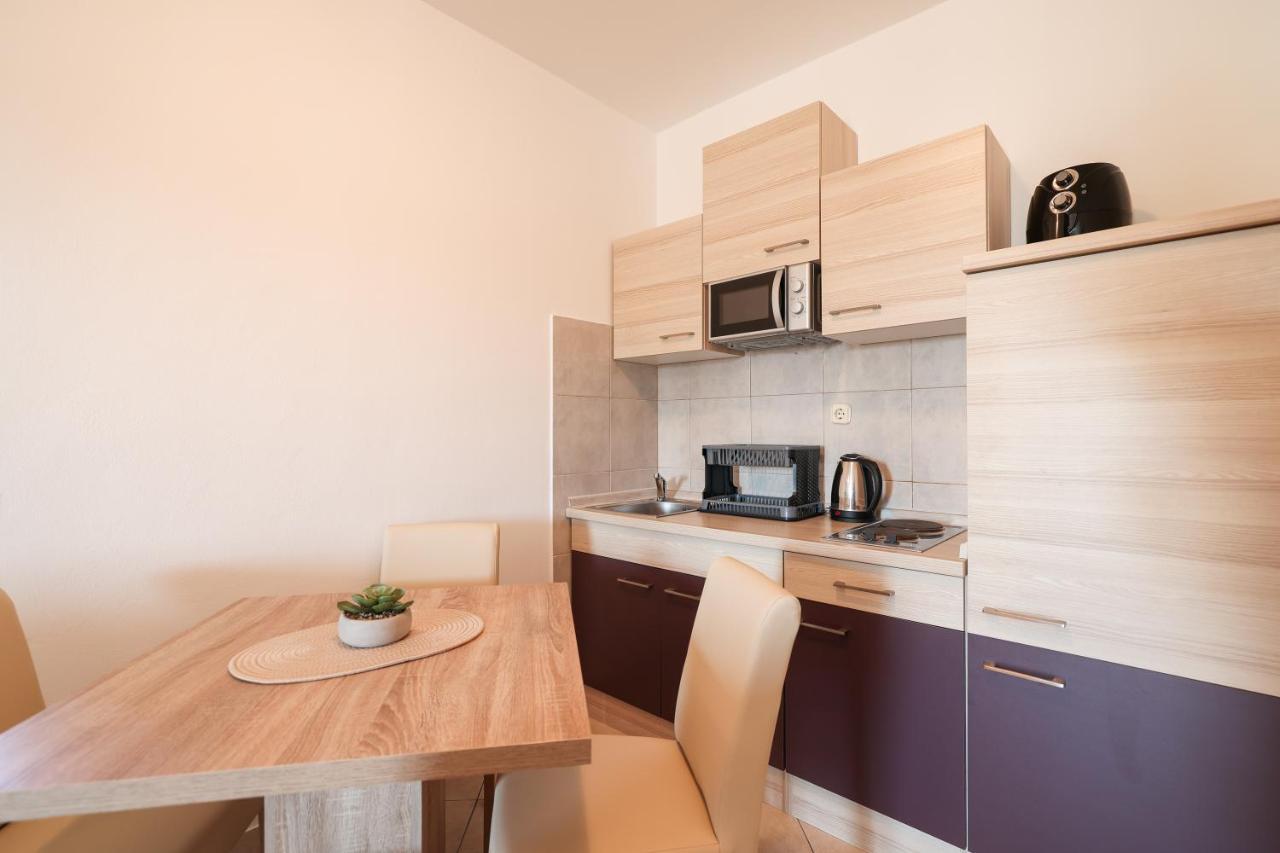 Apartments Miky Vrsi Eksteriør bilde