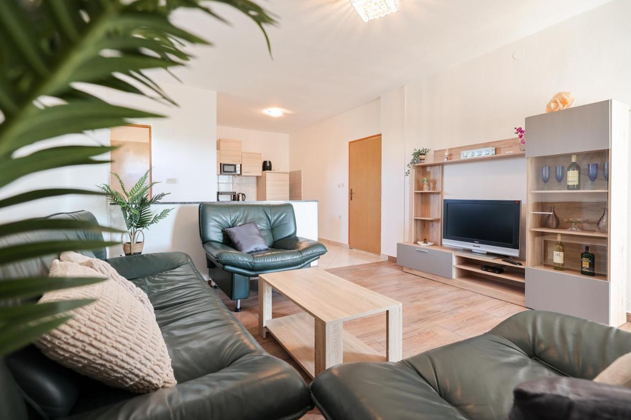 Apartments Miky Vrsi Eksteriør bilde