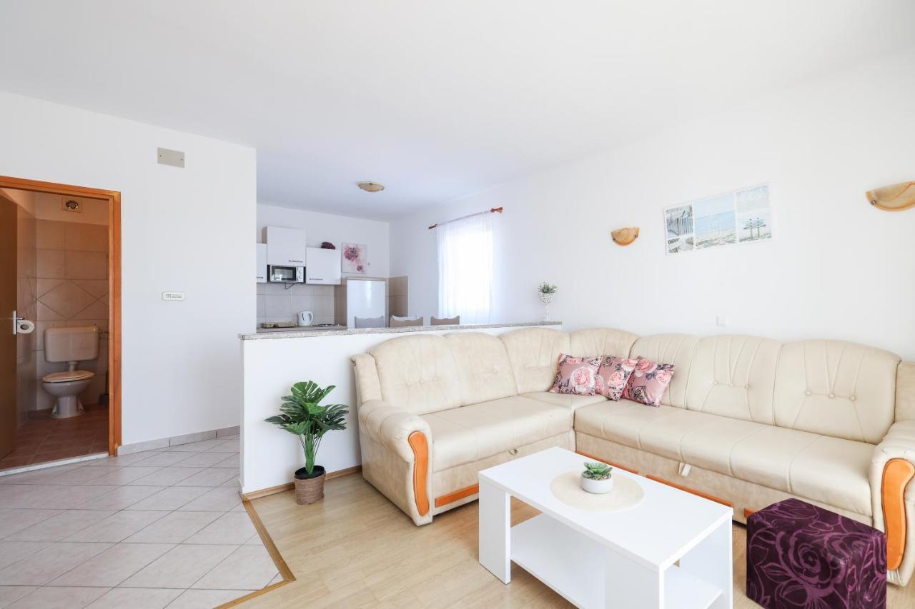 Apartments Miky Vrsi Eksteriør bilde