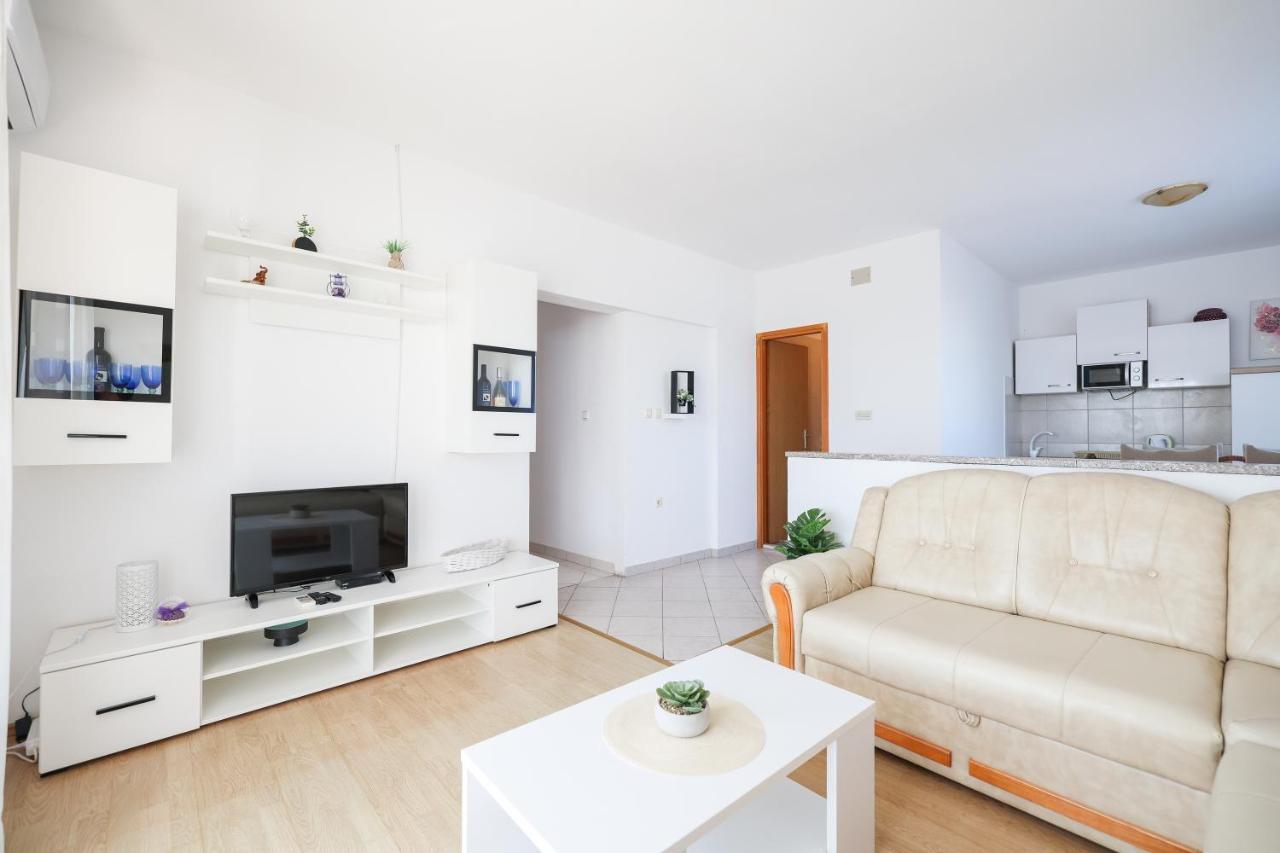 Apartments Miky Vrsi Eksteriør bilde