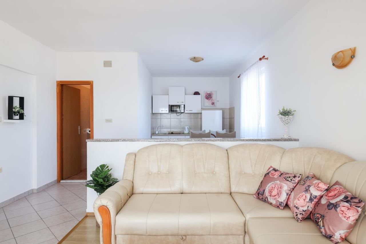 Apartments Miky Vrsi Eksteriør bilde