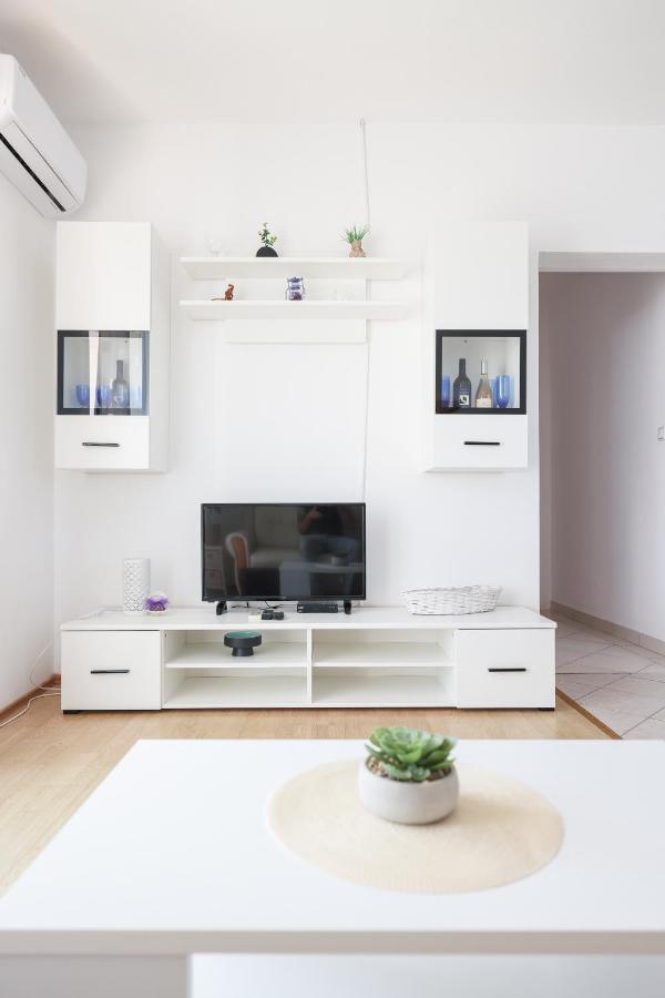 Apartments Miky Vrsi Eksteriør bilde